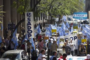 Lee más sobre el artículo SADOP marcha en contra de los tarifazos y los despidos